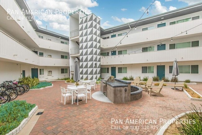 Building Photo - 4034 S Pacific Ave