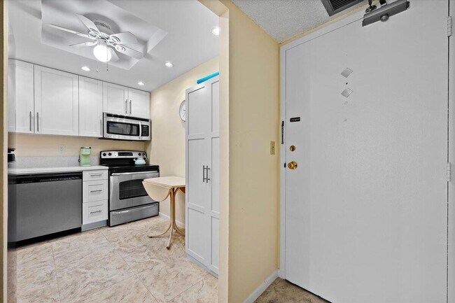 Building Photo - 3540 S Ocean Blvd