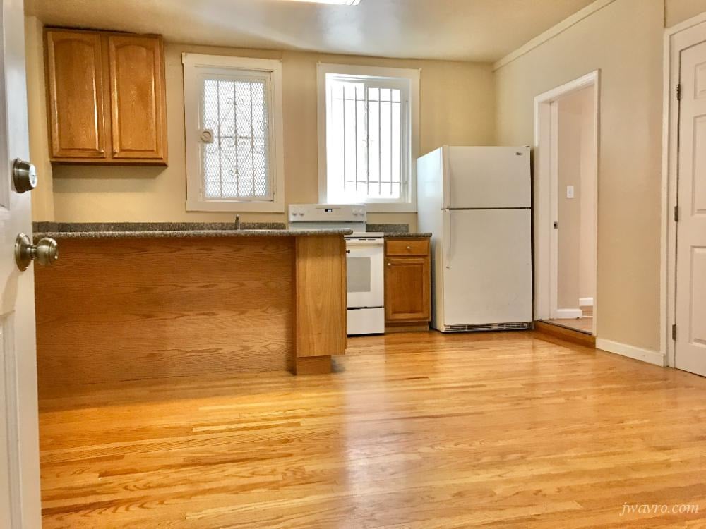 Primary Photo - 1053 Oak St