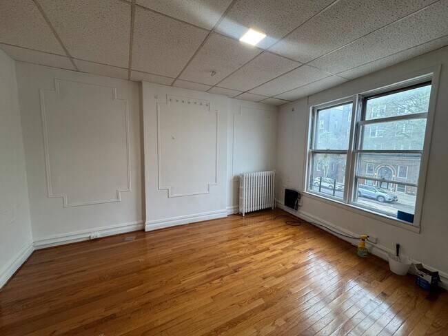 Foto del edificio - 64 Corbin Ave