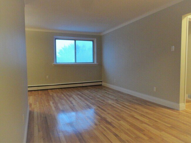 Building Photo - Unit 5 - 1404