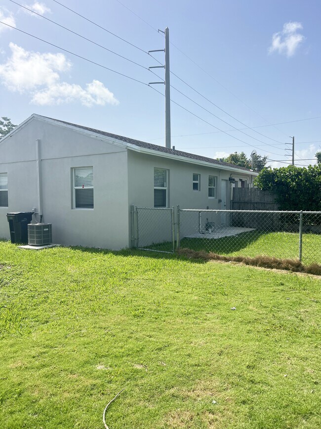 Building Photo - 11700 SW 221st St Rd