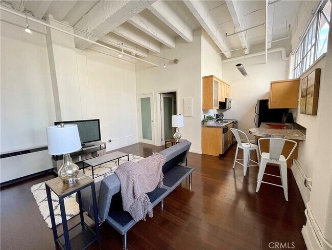 Foto del edificio - 312 W 5th St
