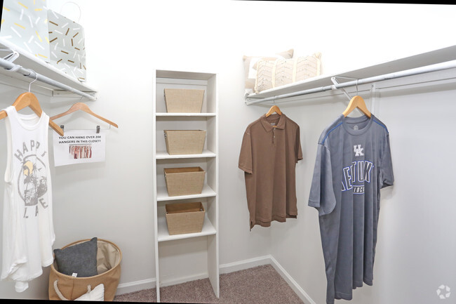 2BR, 2BA - 1,042 SF - Preakness - Walk In Closet - Champion Farms