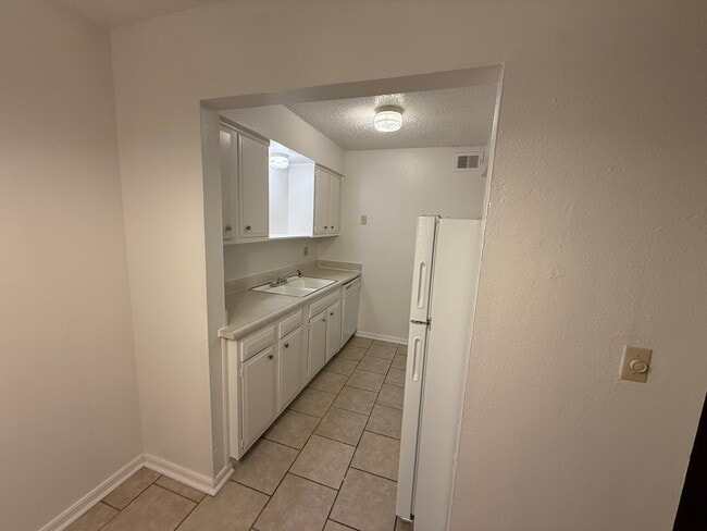 Building Photo - Peartree Apartments