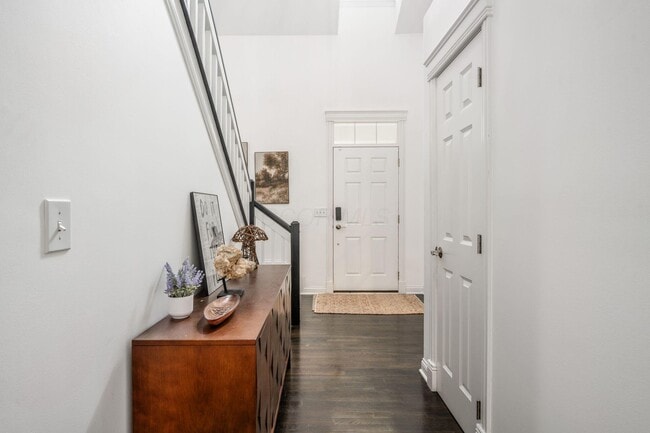 Building Photo - 7179 Fernridge Dr