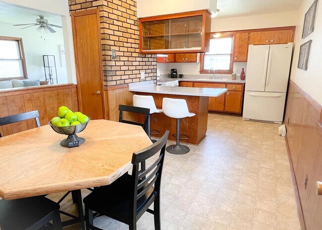 Foto del edificio - 4428 Wright Ave