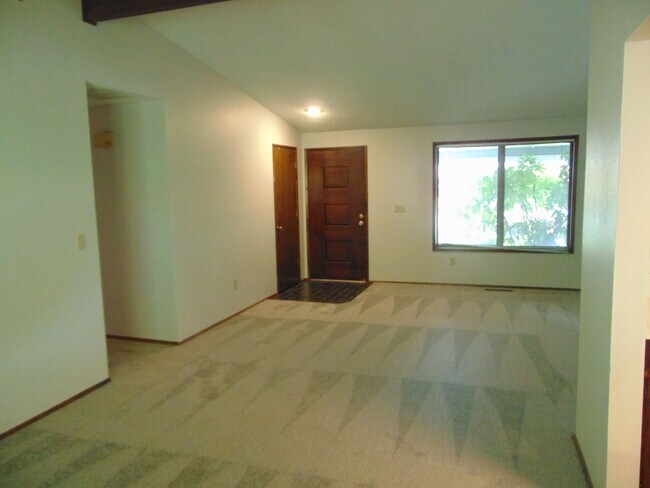Foto del edificio - 3 Bedroom/2 Bathroom Ranch Style Home In D...