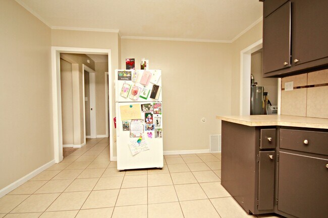 Building Photo - Well-Maintained Two Bedroom Milan Home