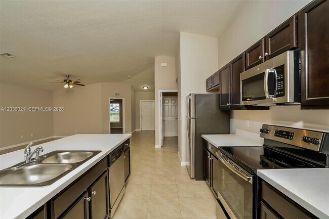 Foto del edificio - 4285 SW Walker St
