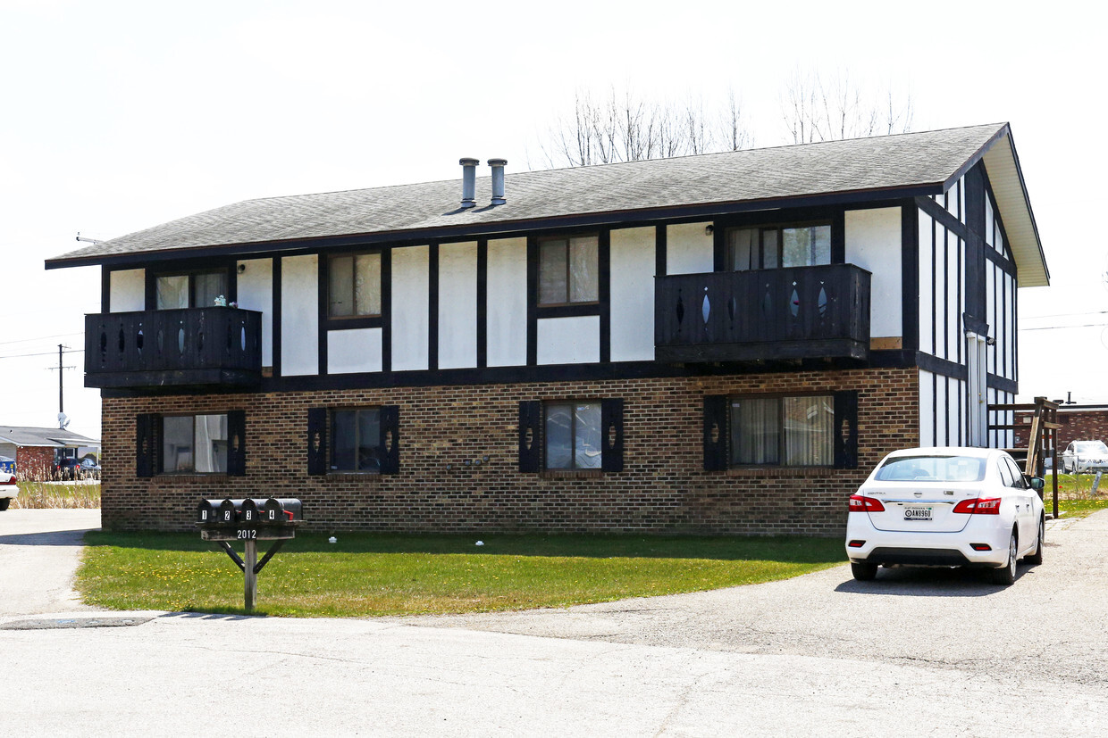 Building Photo - 2012 Redwood Dr