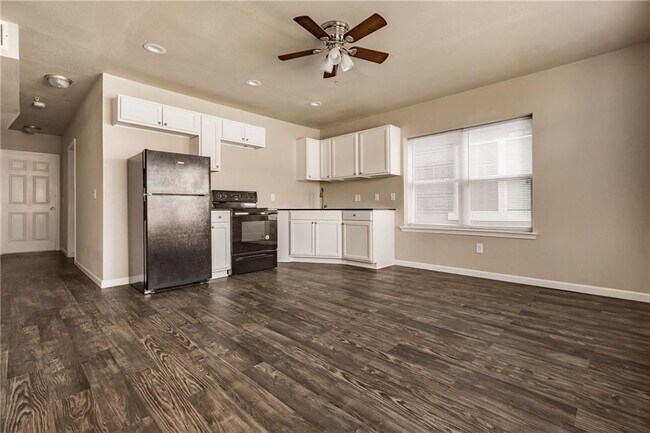 Photo - Penn Oak Apartments