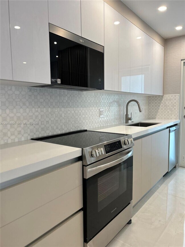 Foto del edificio - 2430 NE 135th St