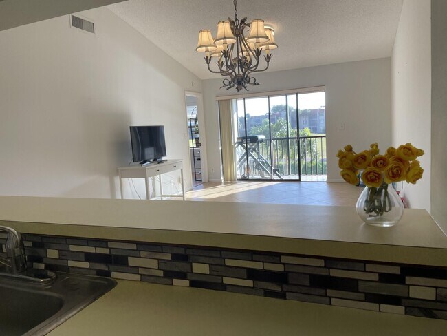 Foto del edificio - 4682 Lucerne Lakes Blvd