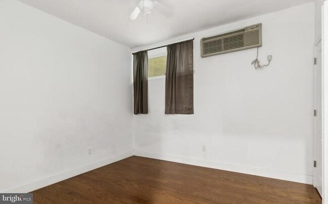 Building Photo - 1637 Poplar St