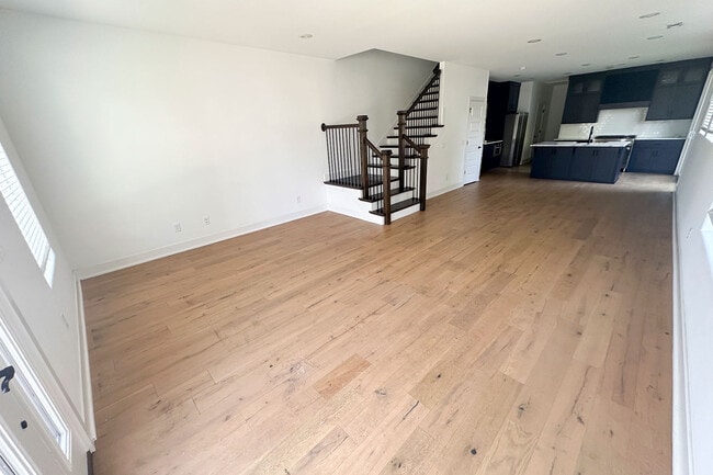 Photo - 933 W Holly St House