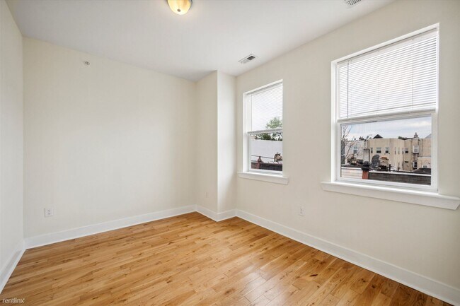 Foto del edificio - 3 br, 2 bath Triplex - 2031 N Carlisle St ...
