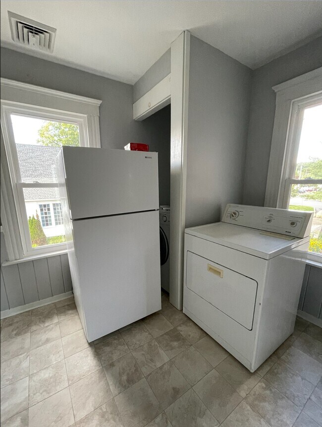 Building Photo - 48 Brightwood Ave