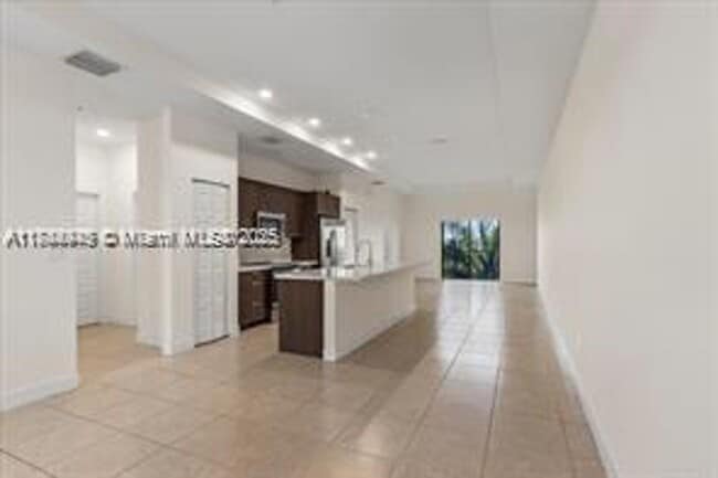 Foto del edificio - 8031 NW 104th Ave