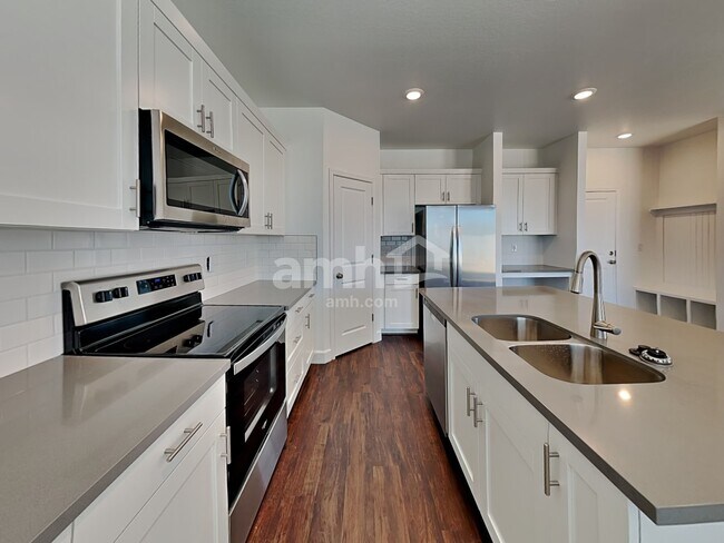 Building Photo - 8899 N 171st Drive