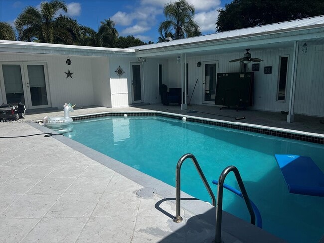 Foto del edificio - 8435 SW 156th St
