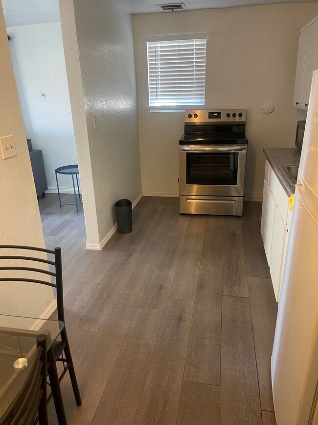 Foto del edificio - 315 Moser Ave