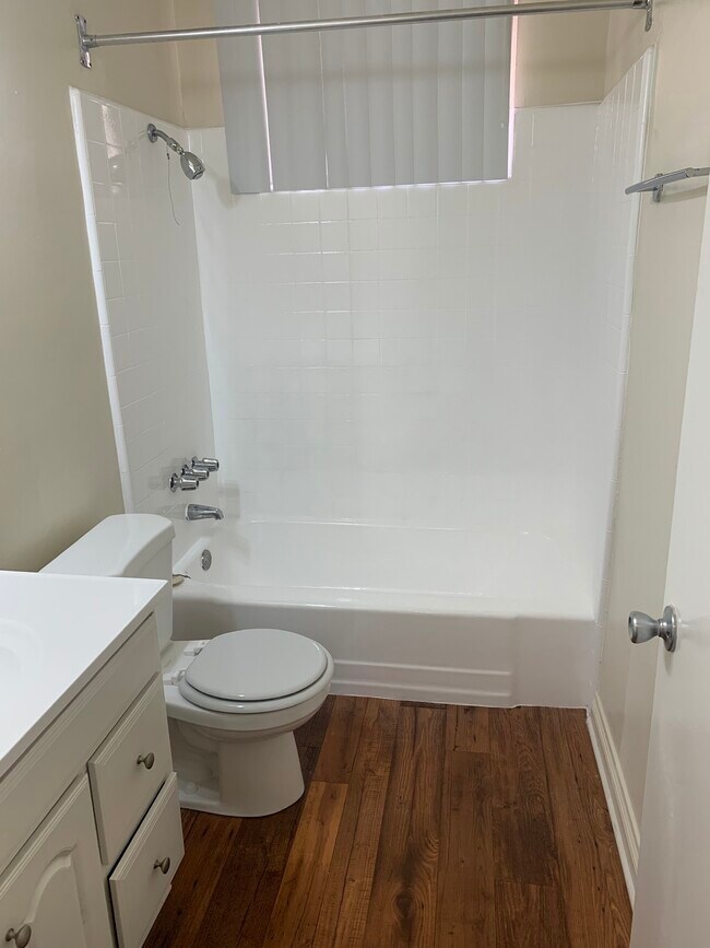 Foto del edificio - 20222 Roscoe Blvd