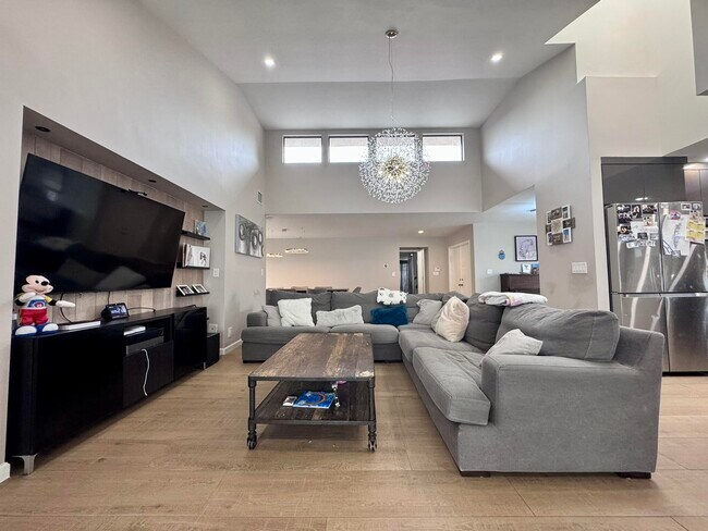Foto del edificio - 6876 Palmar Ct