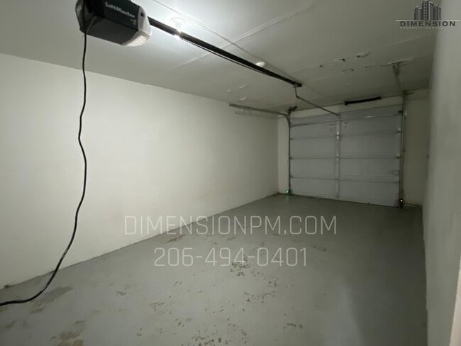 Building Photo - 2412 Poplar St SE