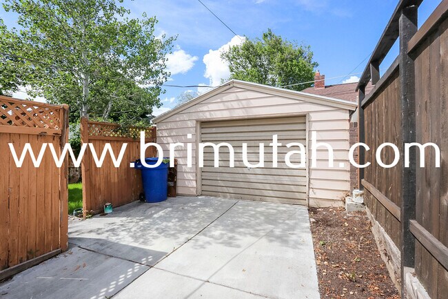 Foto del edificio - 1383 E Emerson Ave