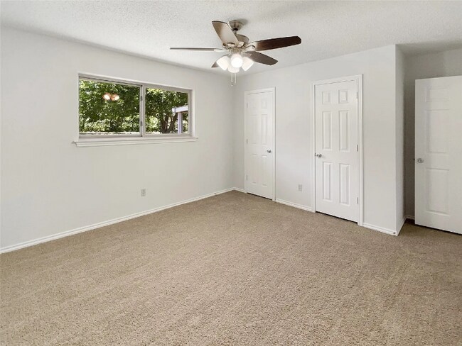 Foto del edificio - 116 Creekview Dr W