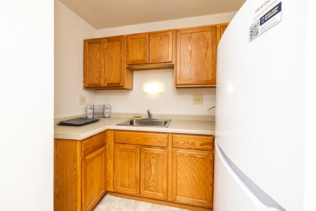 1 dormitorio, 1 baño - 750 pies cuadrados - Cocina - St Peter's Apartments - 62+ Senior Housing