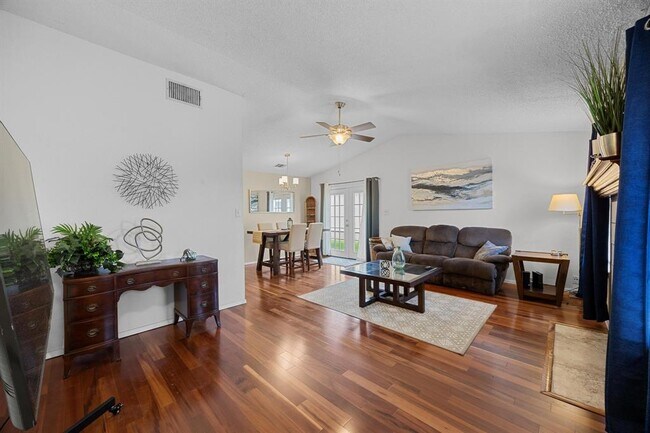 Foto del edificio - 1111 Fairlawn Cove