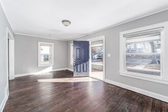 Building Photo - 1184 E 65th St