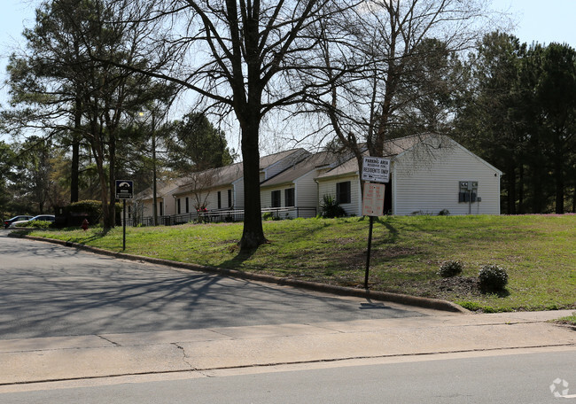 Building Photo - Forest Hills Heights