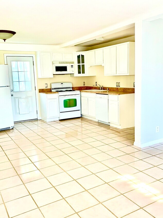 Kitchen Great Room - 5037 Denny Ave