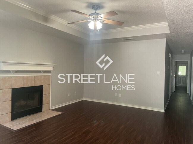 Building Photo - NOW OFFERING $300 OFF FIRST FULL MONTH!