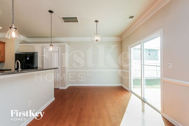 Building Photo - 1046 Mearn Rd