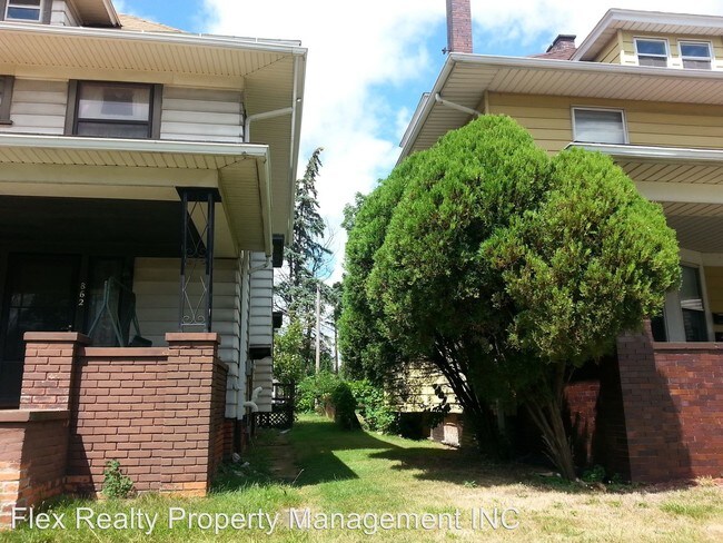 Building Photo - 3 br, 1 bath House - 860 Prouty