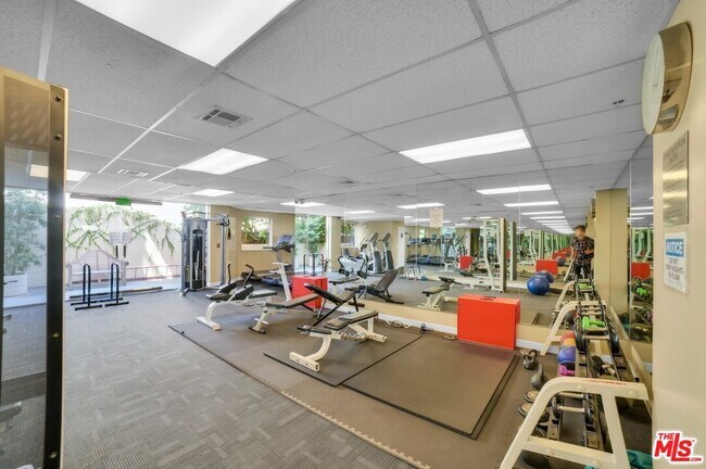 Building Photo - 620 S Gramercy Pl