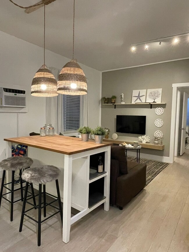 Photo - 7920 Harding Ave Apartment