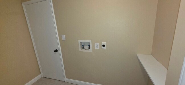 Foto del edificio - Spacious 4 Bedroom Home close to Missouri State University! $1495!