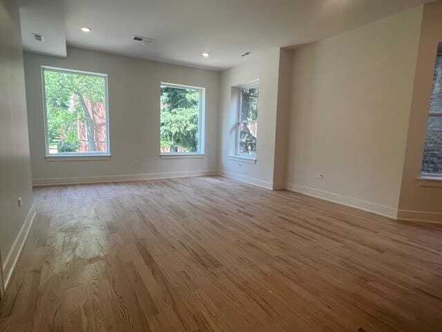 Foto del edificio - 3025 W Ainslie St