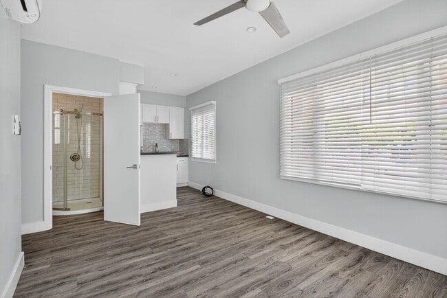 Building Photo - 405 W 3rd St