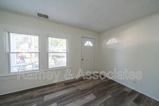 Foto del edificio - 837 E Burnett Ave