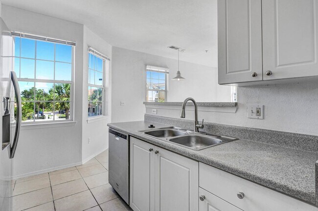 Building Photo - 1747 Sophias Dr