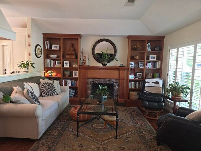 Building Photo - 2264 Grahn Dr