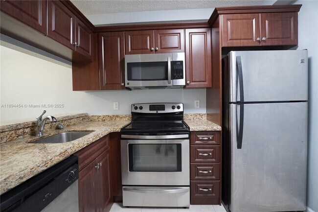 Building Photo - 7106 Glenmoor Dr