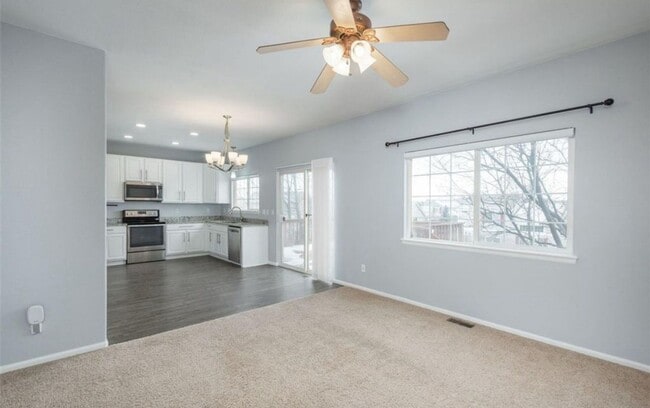 Building Photo - Spacious 5 BR House in Aurora