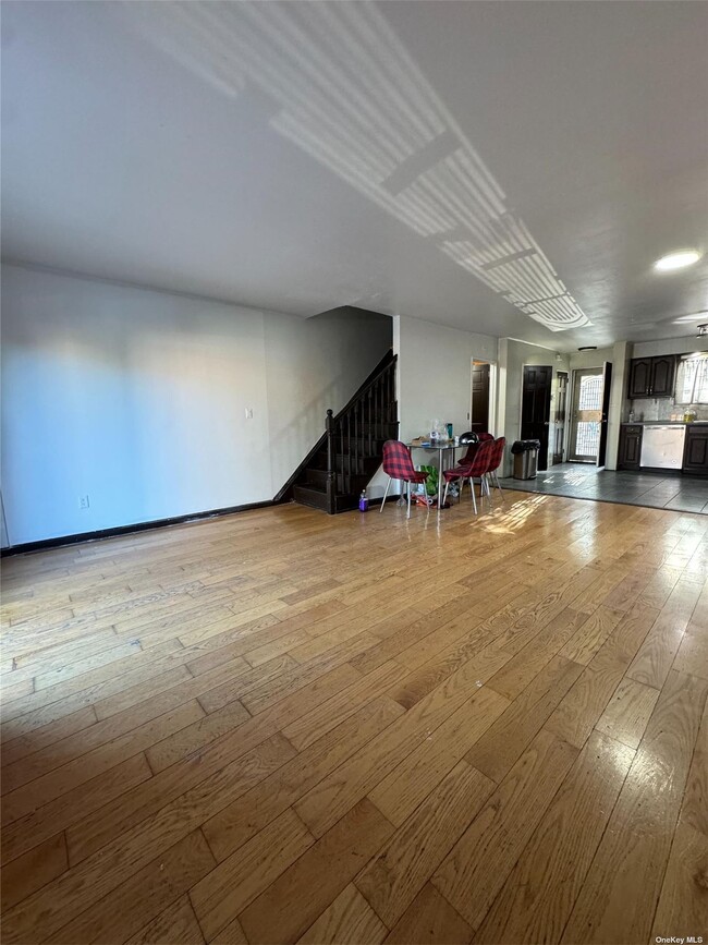 Foto del edificio - 236 Throgs Neck Blvd
